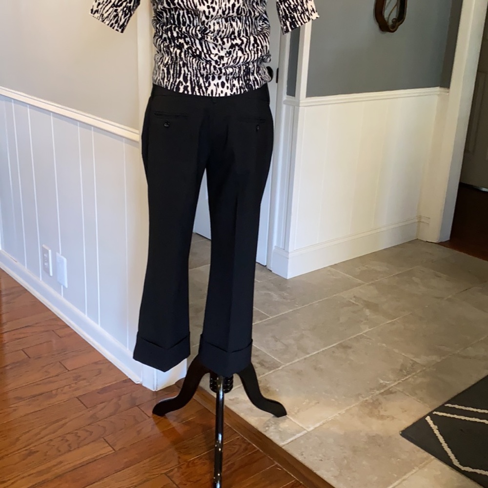 Black Capri pants
